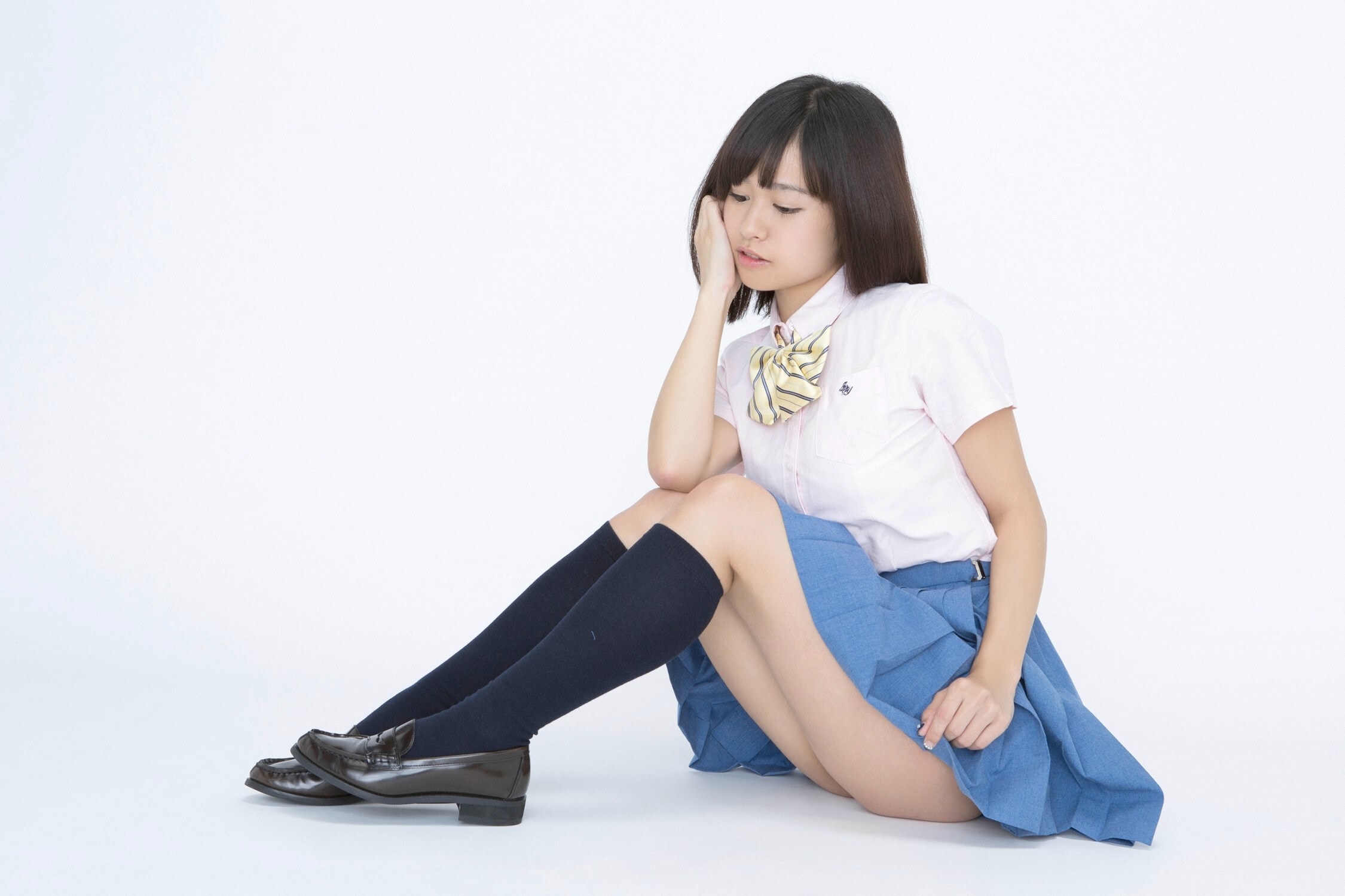 YS-Web-Vol.677Miyu Natsue 夏江美優 - パッチリおめめのGショック入学!!